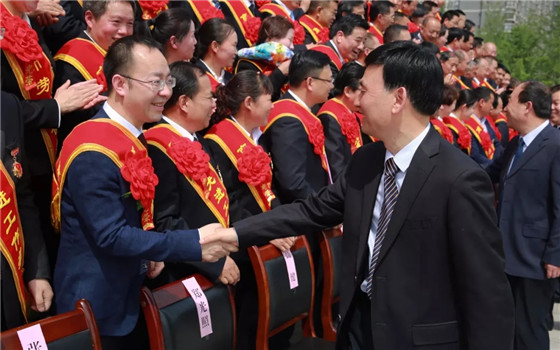 陜西森弗集團(tuán)董事長金新康榮獲“商洛市勞動模范”榮譽(yù)稱號